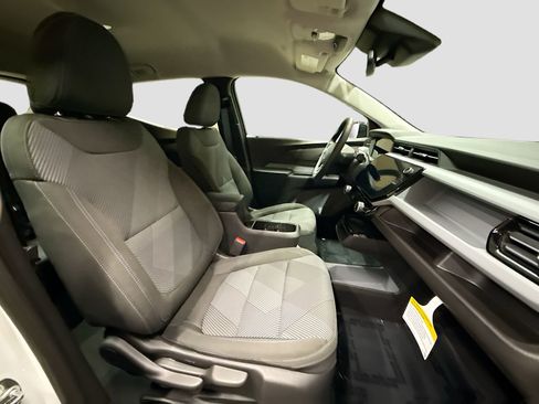 New 2027 Chevrolet Bolt LT w/ Comfort Package FWD image 31