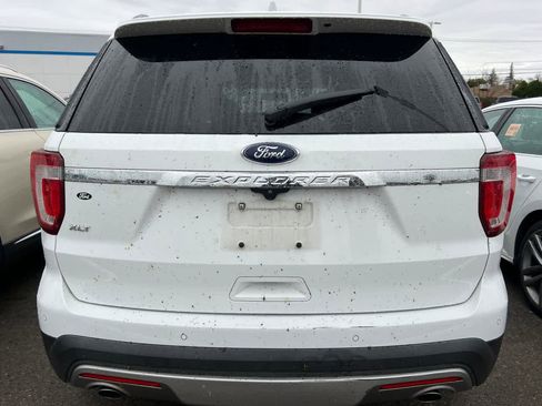 Used 2017 Ford Explorer XLT w/ Equipment Group 201A image 5