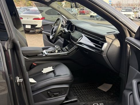 Used 2021 Audi Q8 Prestige w/ Prestige Package image 21