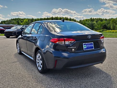 Used 2025 Toyota Corolla LE AWD/4WD image 3