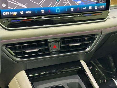 New 2026 Volkswagen Tiguan SEL R-Line AWD/4WD image 20