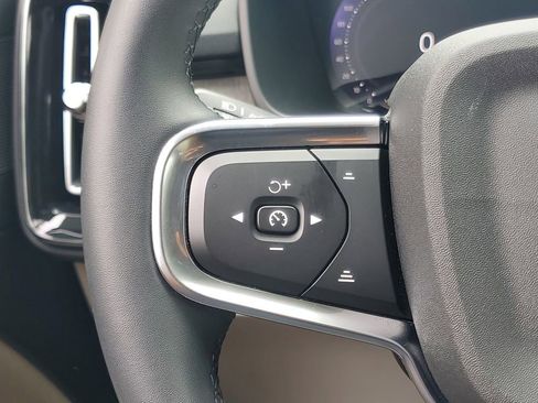 Certified 2024 Volvo XC40 B5 Plus w/ Climate Package AWD/4WD image 22