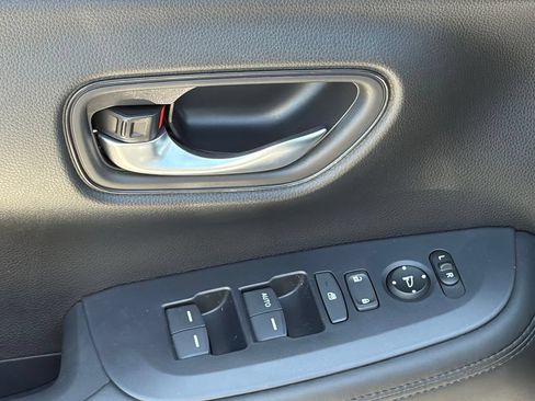 Used 2025 Honda HR-V LX image 6