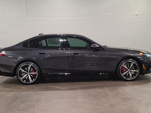 Used 2026 BMW 530i xDrive w/ M Sport Package AWD/4WD image 9