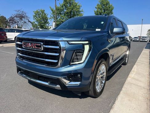 Used 2025 GMC Yukon XL Elevation AWD/4WD image 3