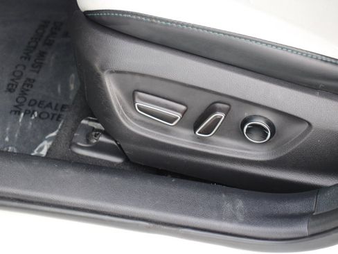 Used 2018 Toyota Prius Prime Advanced image 12