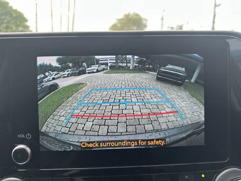 Used 2024 Toyota Highlander XLE FWD image 24