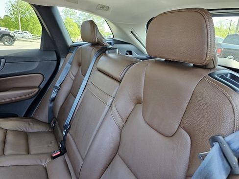Used 2020 Volvo XC60 T8 Momentum w/ Premium Package AWD/4WD image 32