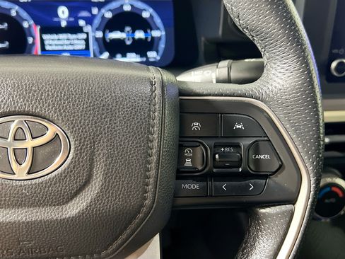 Used 2025 Toyota Tacoma TRD Off-Road AWD/4WD image 18
