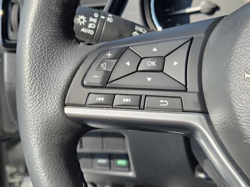Used 2017 Nissan Rogue SV FWD image 23