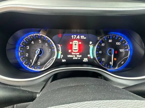 Used 2026 Chrysler Pacifica Limited FWD image 19