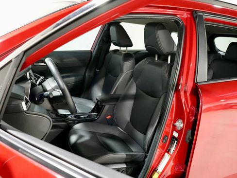 Used 2022 Toyota Corolla Cross XLE image 3