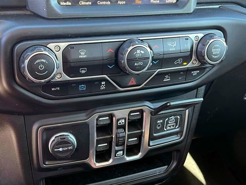 Used 2022 Jeep Wrangler Unlimited Sahara 4xe image 28