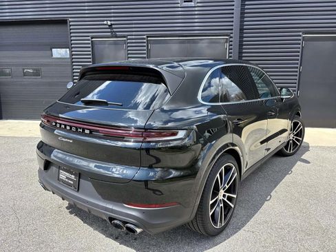 Certified 2025 Porsche Cayenne AWD/4WD image 10