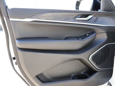 New 2026 Jeep Grand Cherokee L Limited image 22