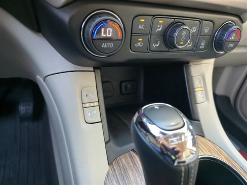 Used 2019 GMC Acadia Denali w/ Technology Package FWD image 25
