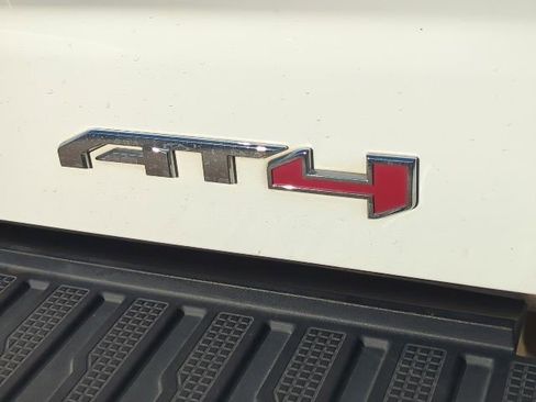 Used 2023 GMC Sierra 1500 AT4 image 9