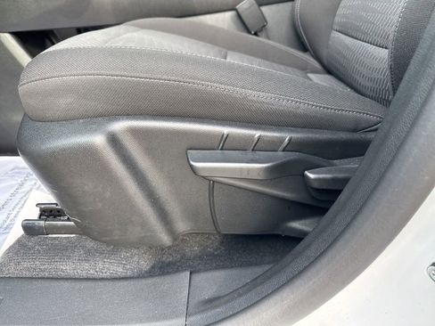 Used 2025 Chevrolet Equinox LT FWD image 29