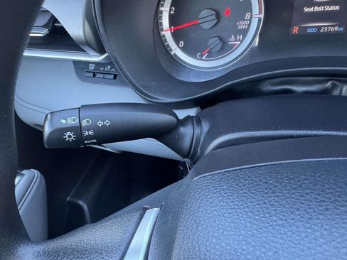 Certified 2022 Toyota Highlander L image 38