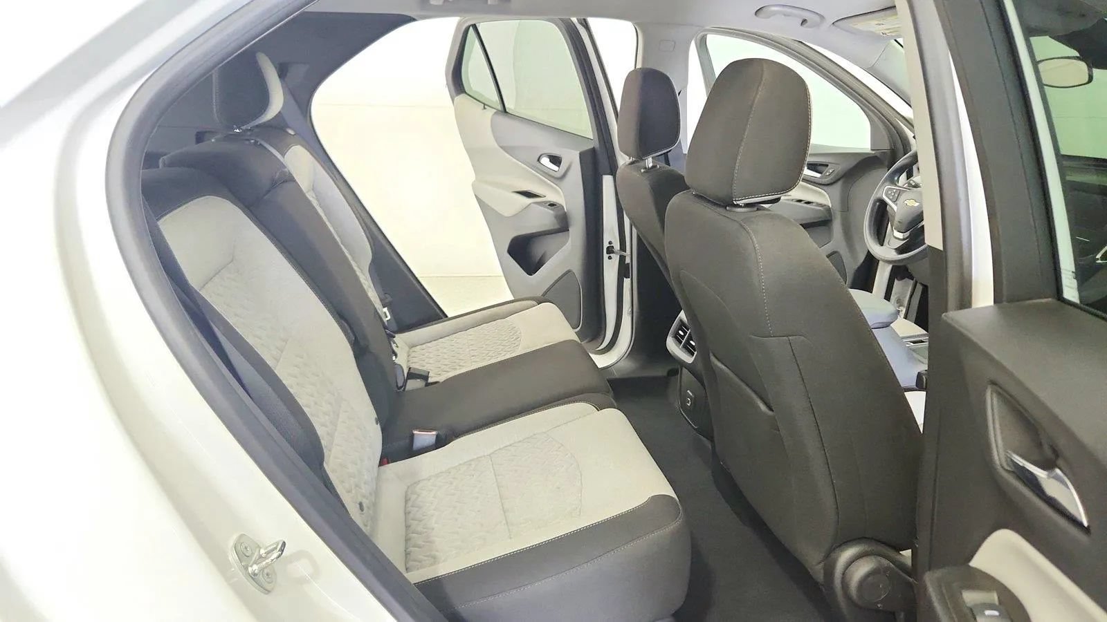Used 2023 Chevrolet Equinox LS w/ LS Convenience Package FWD image 27