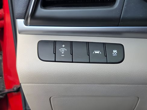 Used 2020 Hyundai Elantra SE FWD image 19