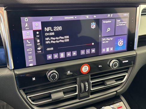 Certified 2025 Porsche Macan S image 23