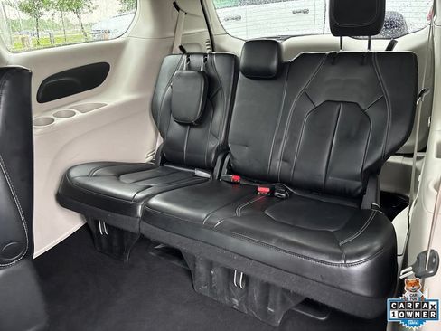 Used 2023 Chrysler Pacifica Touring-L FWD image 36
