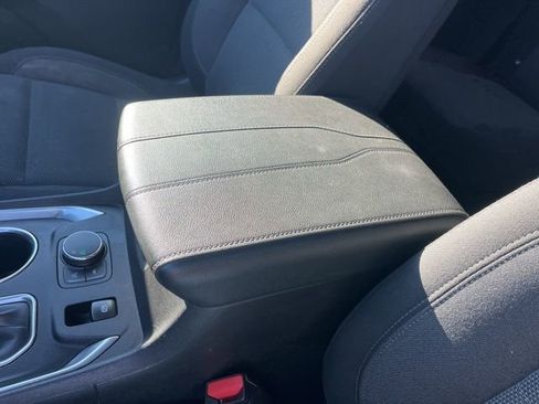 Used 2023 Chevrolet Traverse LT image 29