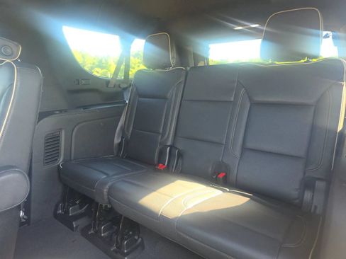 Used 2023 Chevrolet Suburban Premier RWD image 8