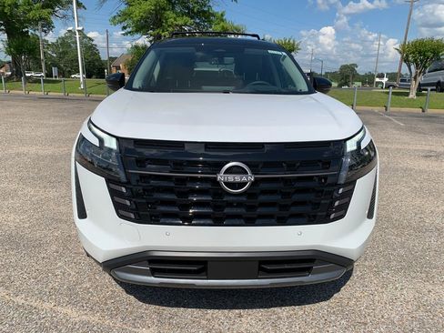 New 2026 Nissan Pathfinder Platinum FWD image 4