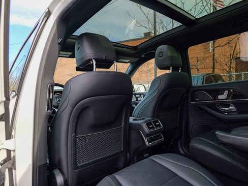 Used 2023 Mercedes-Benz GLS 450 4MATIC image 29