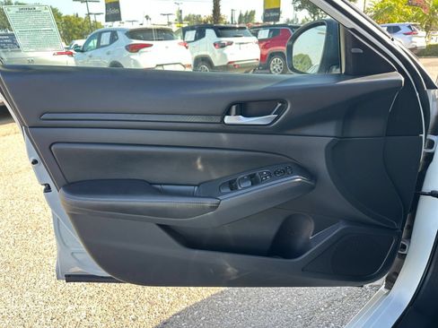 Used 2025 Nissan Altima 2.5 SV FWD image 18