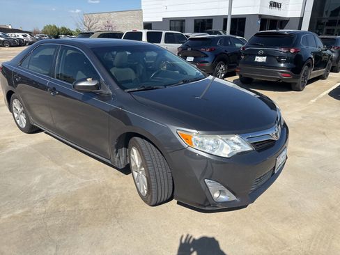 Used 2012 Toyota Camry XLE image 3