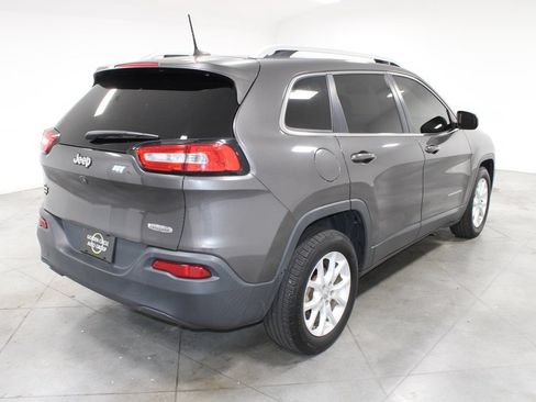 Used 2018 Jeep Cherokee Latitude Plus FWD image 10
