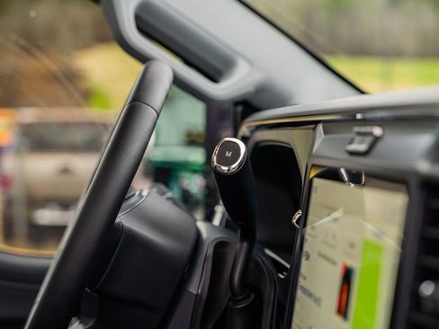 Certified 2025 Ford F250 Lariat w/ Black Appearance Package image 34