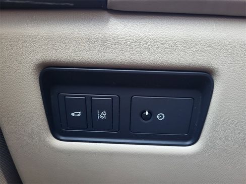 Used 2016 Land Rover Range Rover Long Wheelbase Supercharged image 30