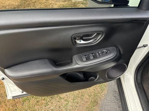 Used 2023 Honda HR-V LX image 10