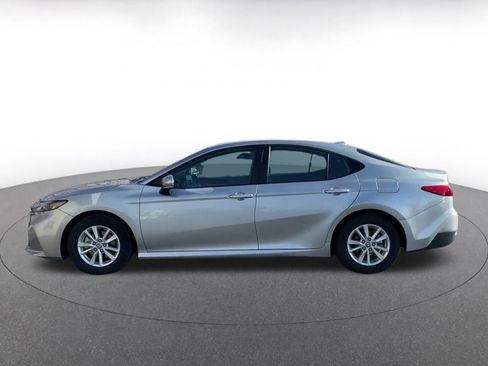 Used 2025 Toyota Camry LE image 9