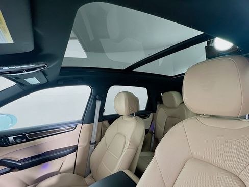 Used 2023 Porsche Cayenne S image 23