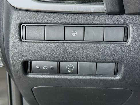 Used 2023 Nissan Rogue SV AWD/4WD image 17