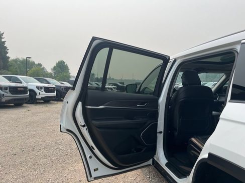 Used 2021 Jeep Grand Cherokee L Limited AWD/4WD image 29