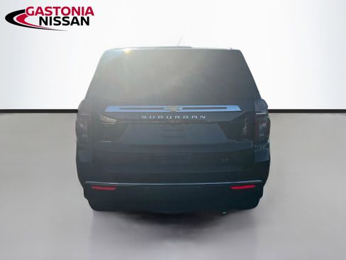 Used 2024 Chevrolet Suburban LT image 7