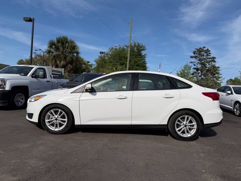 Used 2017 Ford Focus SE FWD image 5