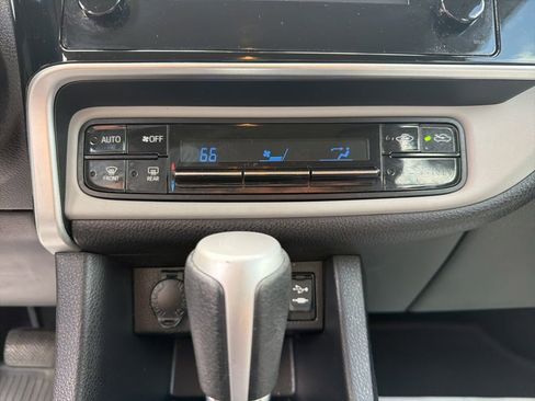 Used 2017 Toyota Corolla LE FWD image 18