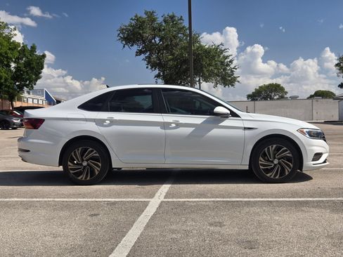 Used 2019 Volkswagen Jetta SEL Premium FWD image 4