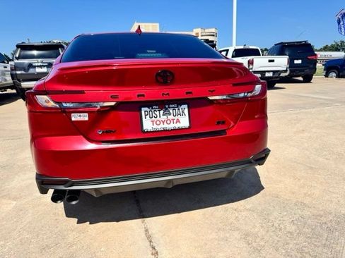 Used 2025 Toyota Camry SE w/ Convenience Package FWD image 5