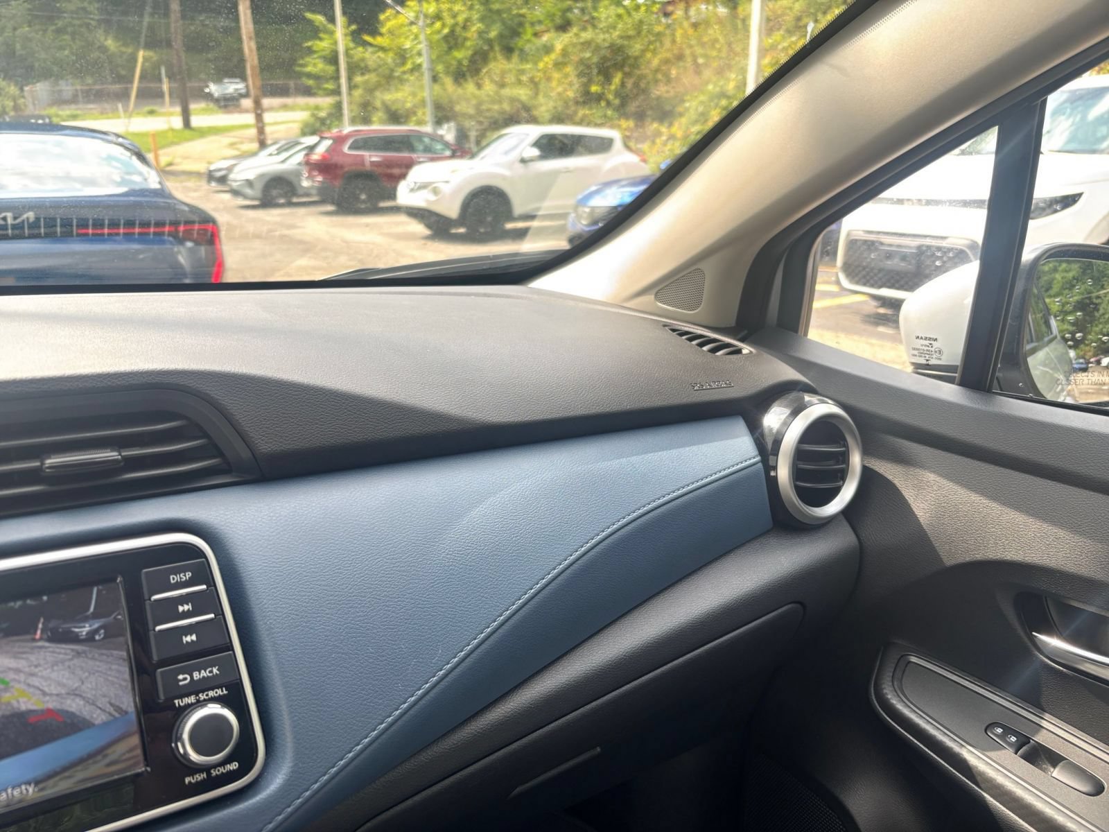 Used 2025 Nissan Versa SV FWD image 29