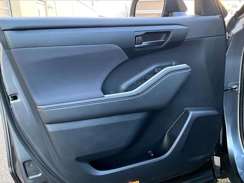 Used 2024 Toyota Highlander LE image 14