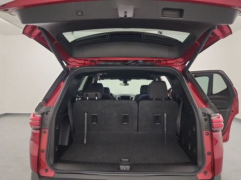 Used 2023 Chevrolet Traverse LT AWD/4WD image 24