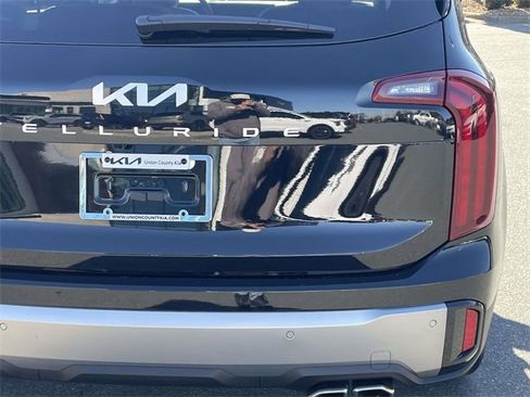 New 2025 Kia Telluride S image 10